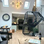 89a Church Street - Luxury Two Bed With Roof Terrace