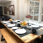 Hébergement de vacances 89a Church Street - Luxury Two Bed With Roof Terrace *