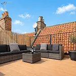 89a Church Street - Luxury Two Bed With Roof Terrace Γουίτμπι