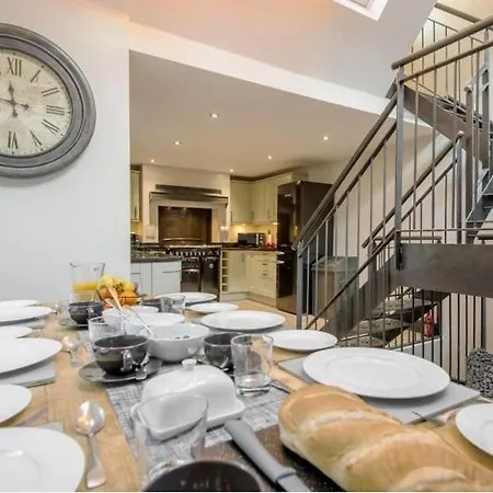 89a Church Street - Luxury Two Bed With Roof Terrace * Whitby
