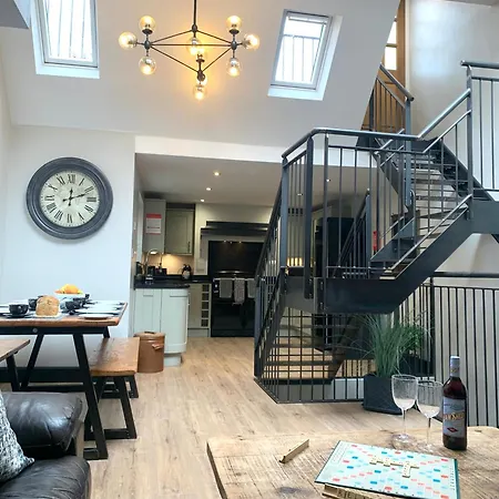89a Church Street - Luxury Two Bed With Roof Terrace