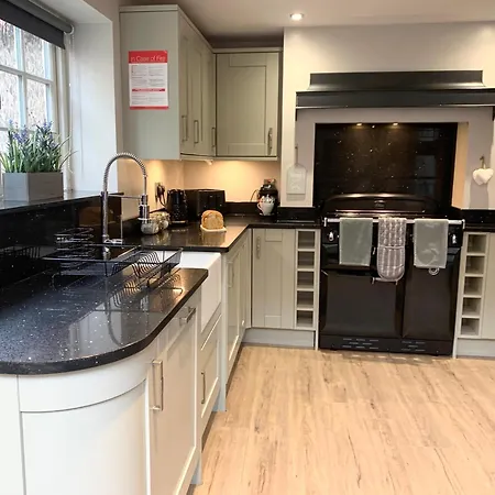 89a Church Street - Luxury Two Bed With Roof Terrace * 휫비