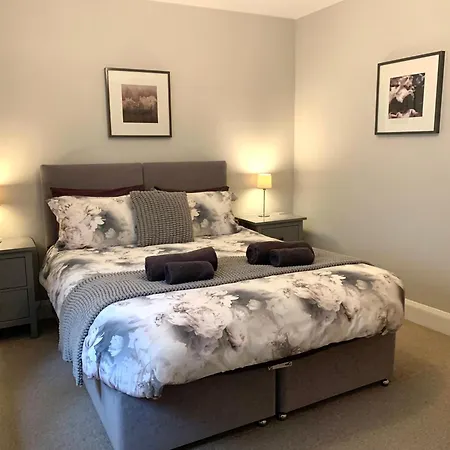 89a Church Street - Luxury Two Bed With Roof Terrace *