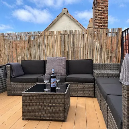 89a Church Street - Luxury Two Bed With Roof Terrace *