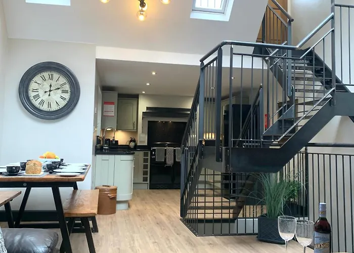 89a Church Street - Luxury Two Bed With Roof Terrace