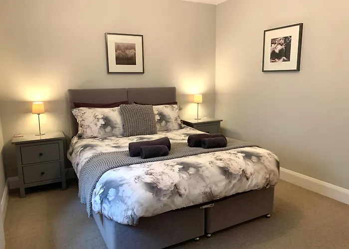 89a Church Street - Luxury Two Bed With Roof Terrace *